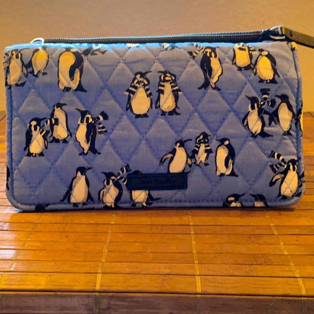 NWTVera Bradley Playful Penguins Wristlet/Crssbdy